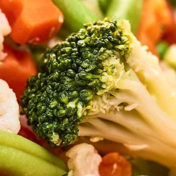 Steamed vegetables with shrimps